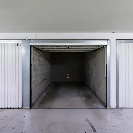 1 Bedroom Downtown Carre D'or With Garage *