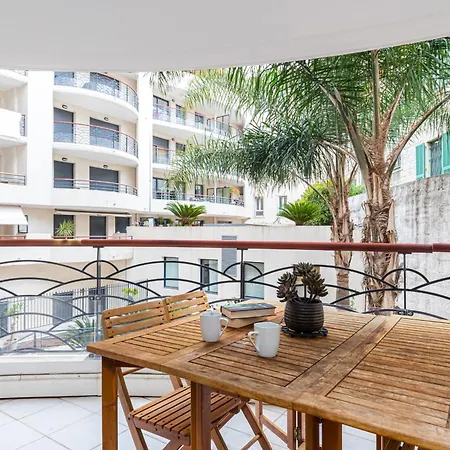 1 Bedroom Downtown Carre D'or With Garage Apartament