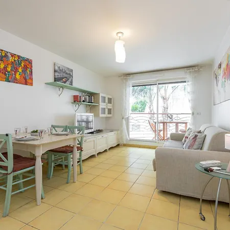 1 Bedroom Downtown Carre D'or With Garage 아파트 *