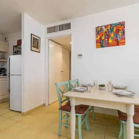 1 Bedroom Downtown Carre D'or With Garage 아파트