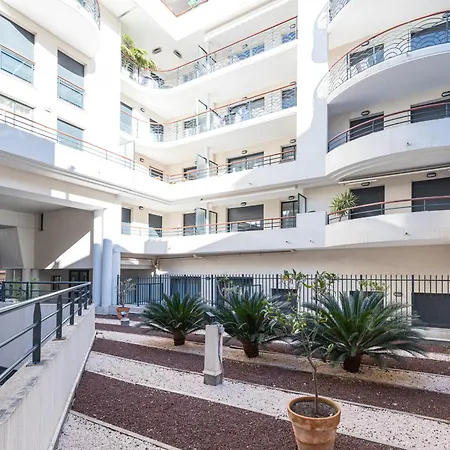 1 Bedroom Downtown Carre D'or With Garage 아파트 니스