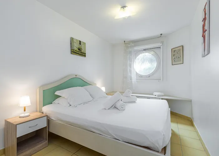 Apartment 1 Bedroom Downtown Carre D'or With Garage
