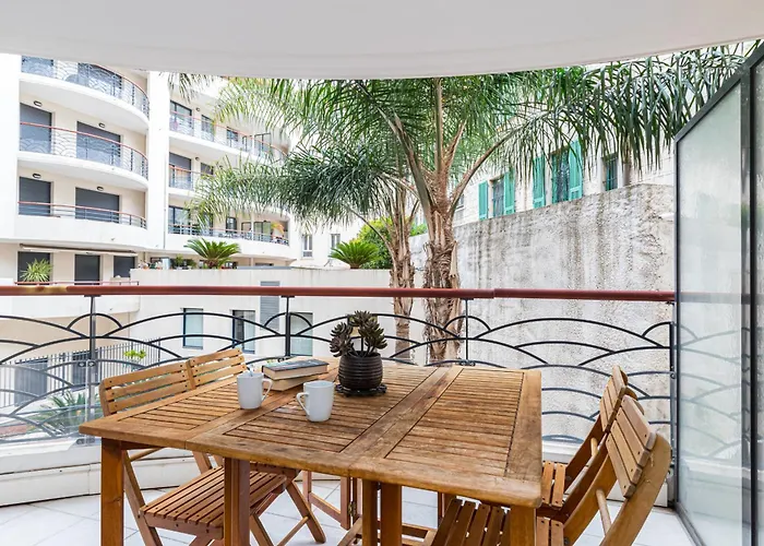 Apartment 1 Bedroom Downtown Carre D'or With Garage *