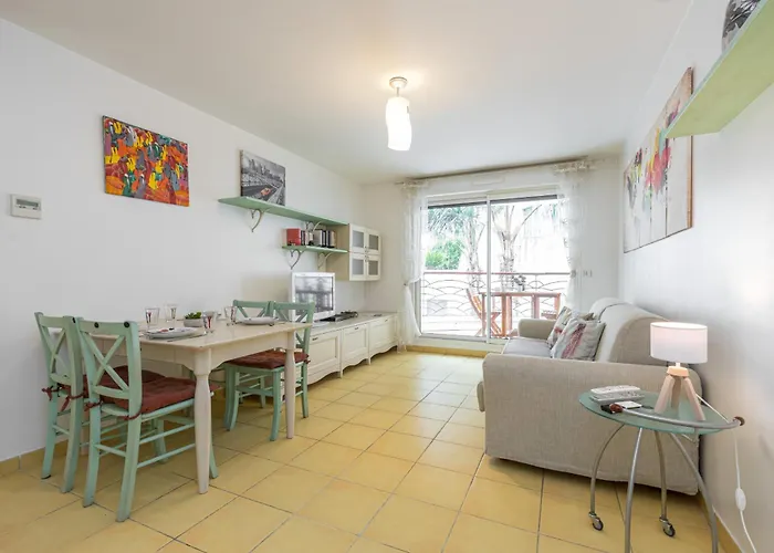 1 Bedroom Downtown Carre D'or With Garage Apartment *