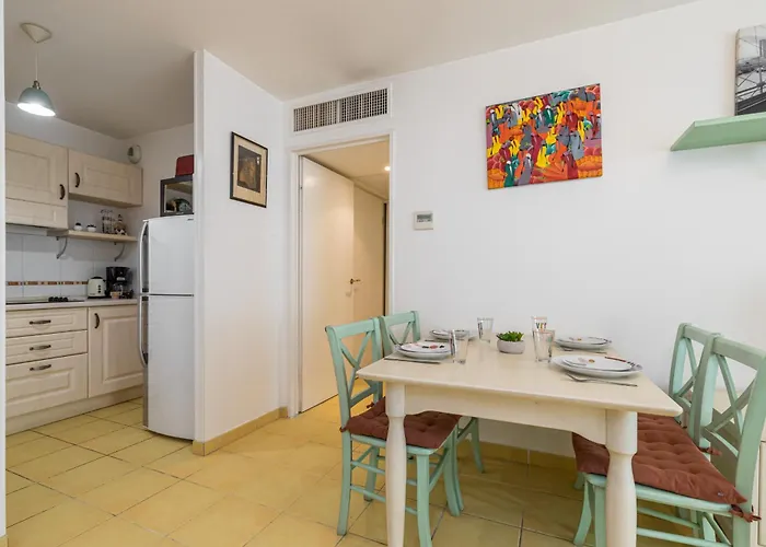 1 Bedroom Downtown Carre D'or With Garage Apartment