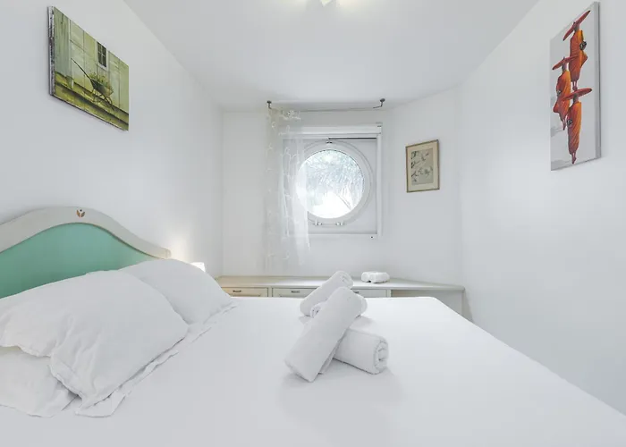 1 Bedroom Downtown Carre D'or With Garage Apartment Nizza