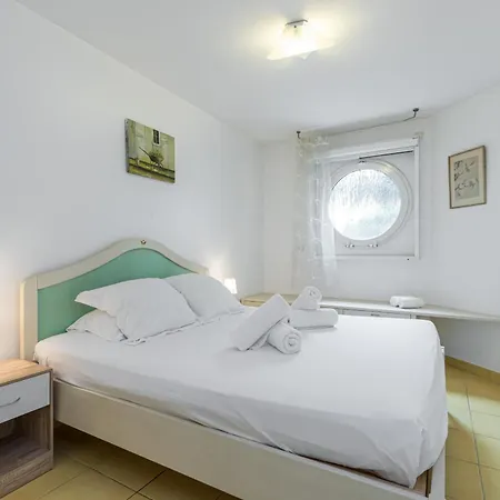 Apartment 1 Bedroom Downtown Carre D'or With Garage