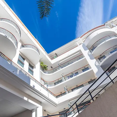 1 Bedroom Downtown Carre D'or With Garage ניס