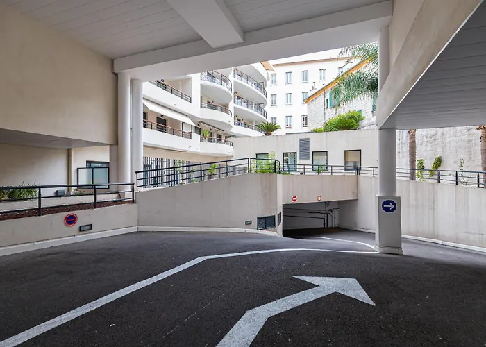 Διαμέρισμα 1 Bedroom Downtown Carre D'or With Garage