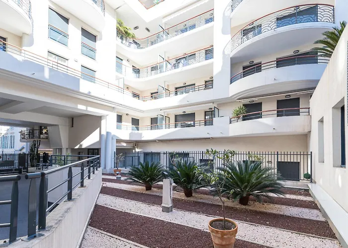 1 Bedroom Downtown Carre D'or With Garage Διαμέρισμα Νίκαια