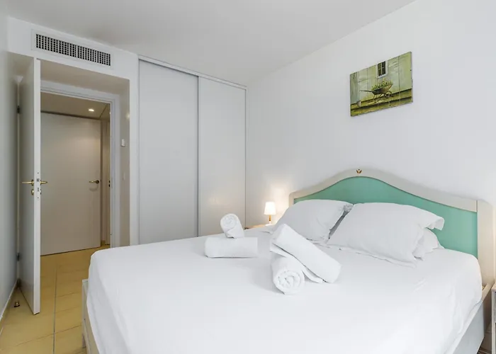 1 Bedroom Downtown Carre D'or With Garage Διαμέρισμα Νίκαια