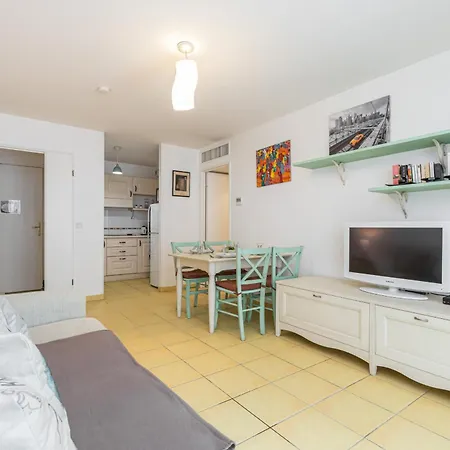 1 Bedroom Downtown Carre D'or With Garage Lejlighed *